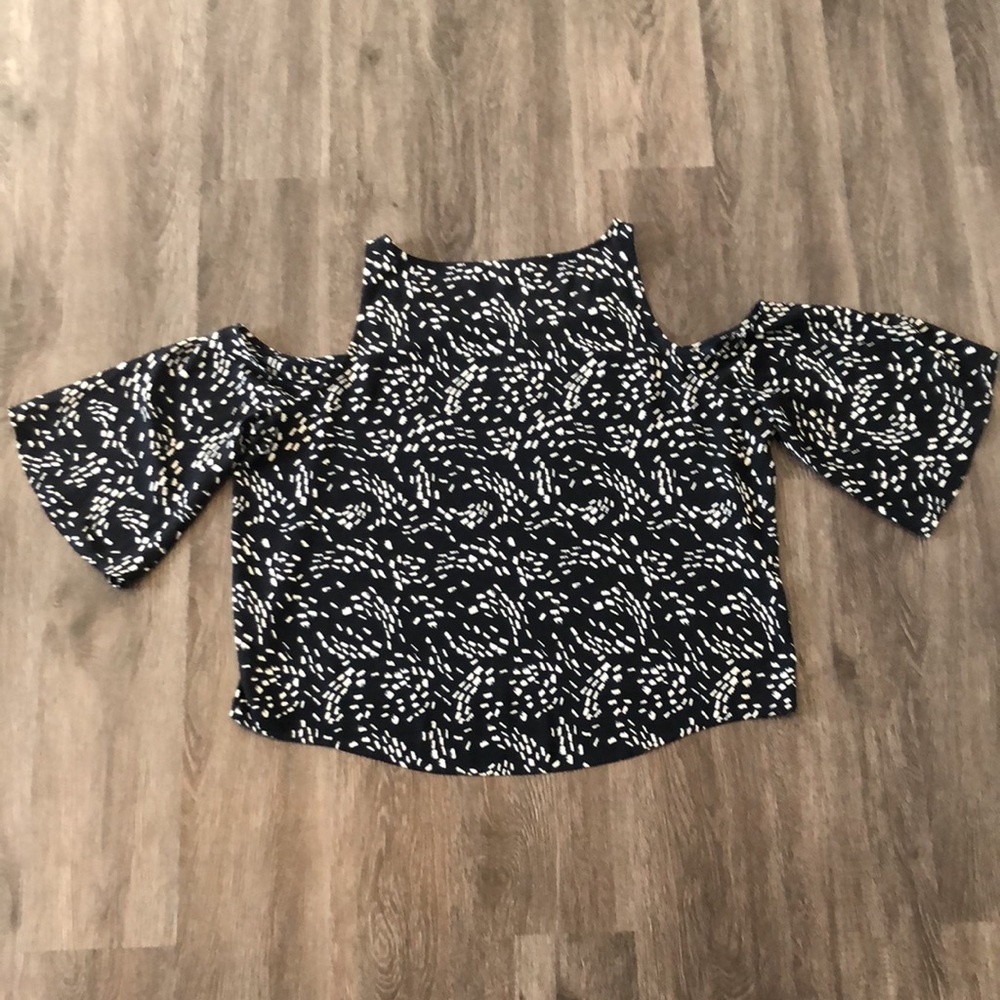 cupcakes and cashmere Cold Shoulder Summer Blouse - Picture 6 of 8